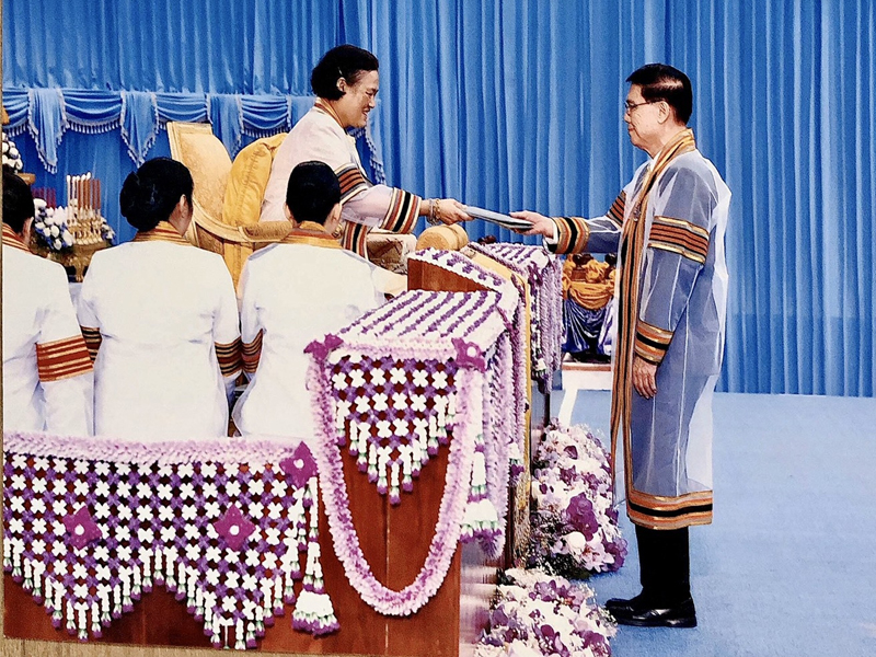 ศาสตราจารย์ไชยยศ ได้รับพระราชทานปริญญานิติศาสตรดุษฎีบัณฑิตกิตติมศักดิ์ ศาสตราจารย์ไชยยศ ได้รับพระราชทานปริญญานิติศาสตรดุษฎีบัณฑิตกิตติมศักดิ์